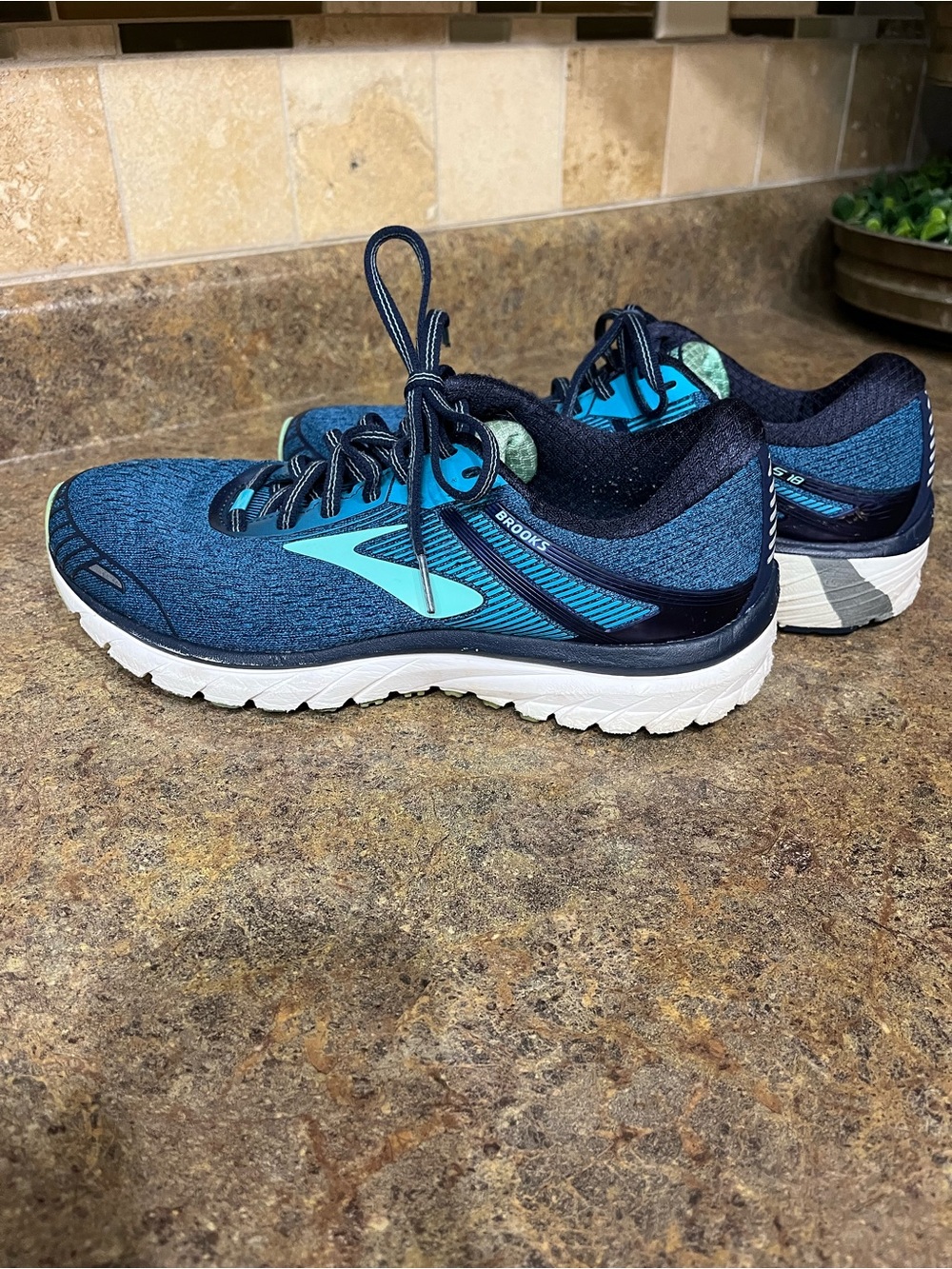 Brooks Adrenaline GTS 18 Women’s 10 B Blue Teal Running Shoes Athletic